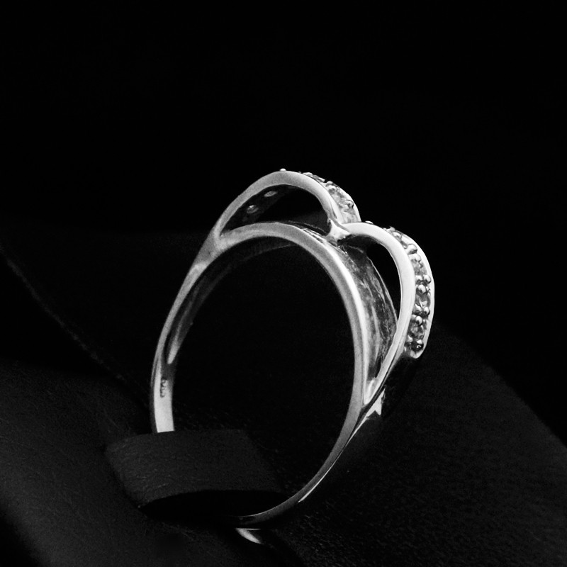 white gold ring with cubic zirconia stones