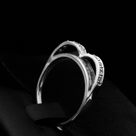 white gold ring with cubic zirconia stones