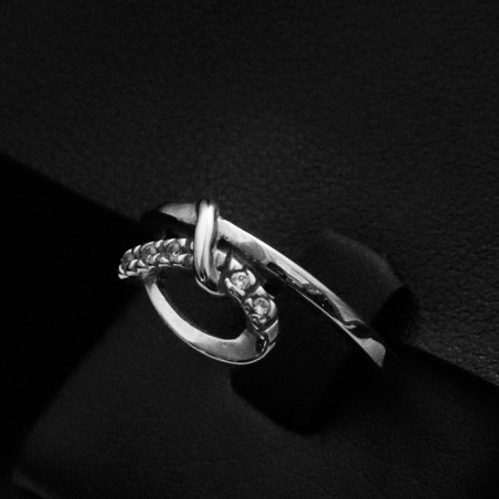 white gold ring with cubic zirconia stones