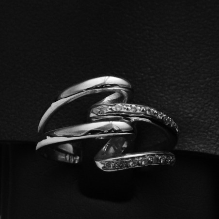 white gold ring with cubic zirconia stones
