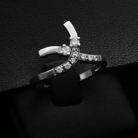 white gold ring with cubic zirconia stones