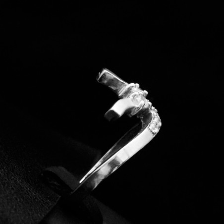 white gold ring with cubic zirconia stones