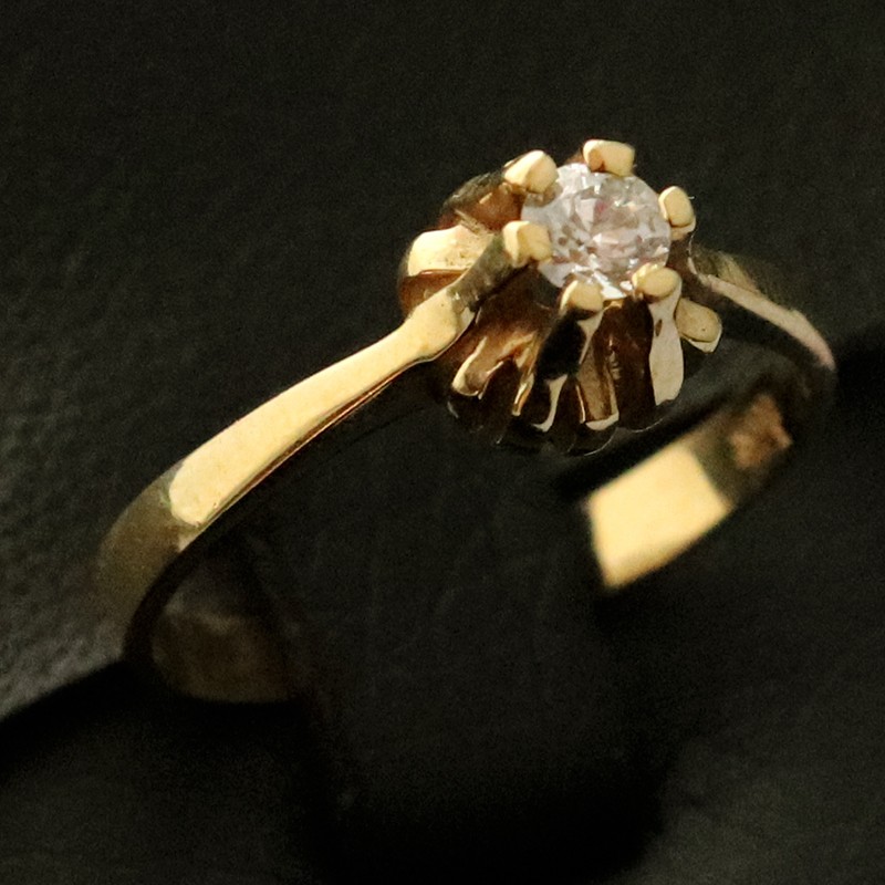 golden ring with cubic zirconia