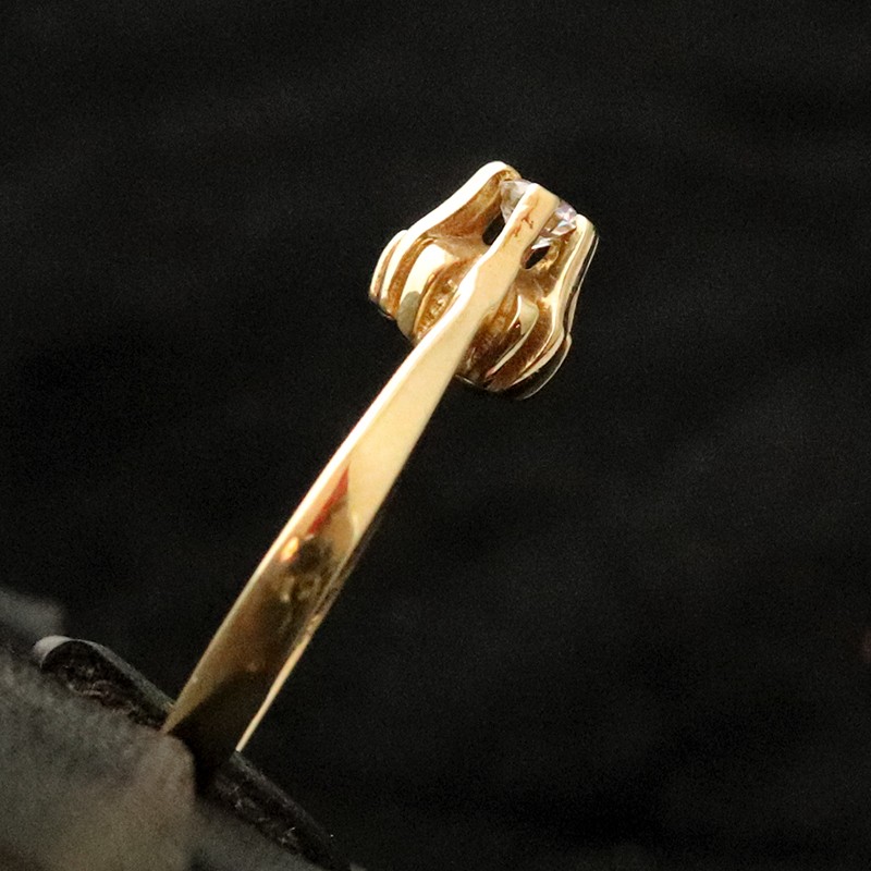 golden ring with cubic zirconia