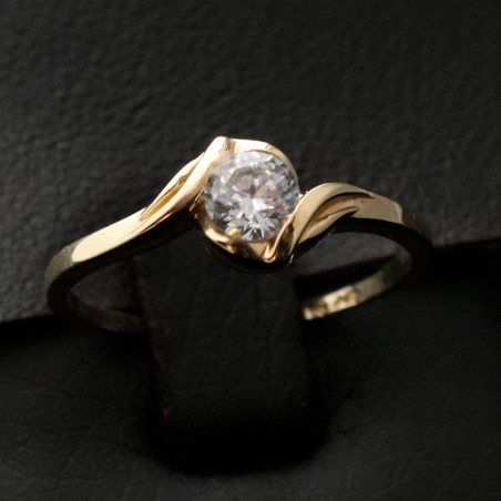 golden ring with cubic zirconia