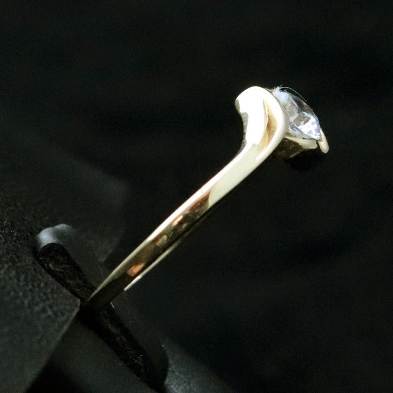 golden ring with cubic zirconia