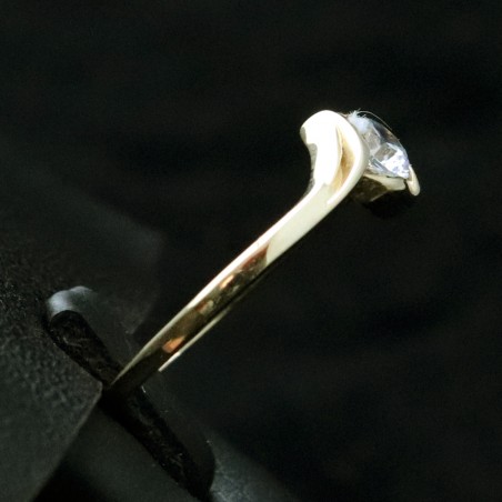 golden ring with cubic zirconia
