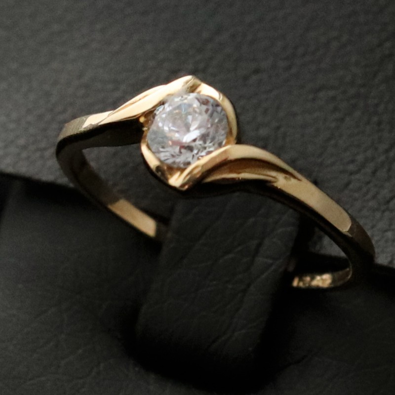 golden ring with cubic zirconia