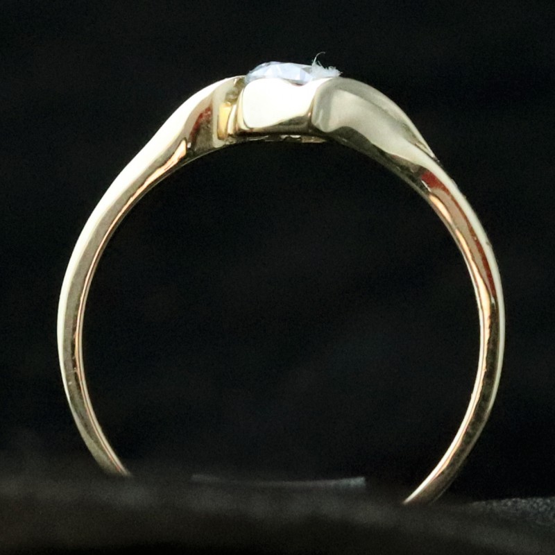 golden ring with cubic zirconia