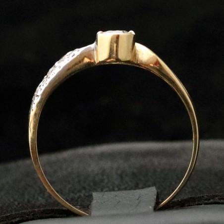 golden ring with cubic zirconia