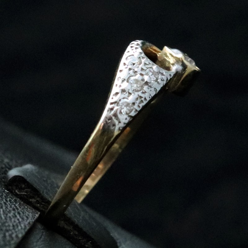 golden ring with cubic zirconia