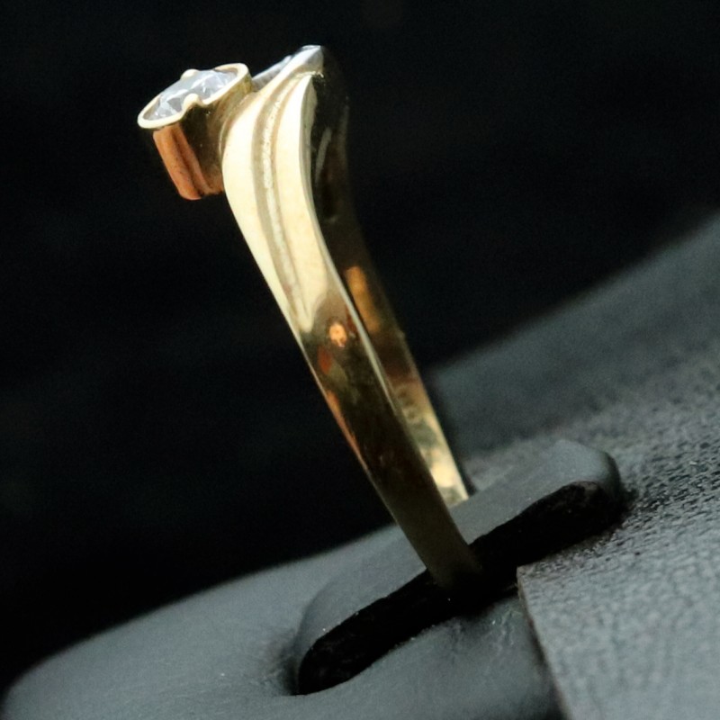 golden ring with cubic zirconia