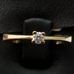 golden wedding ring with cubic zirconia 2
