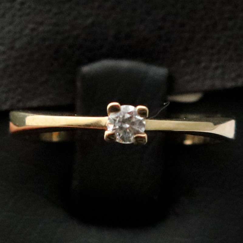 golden wedding ring with cubic zirconia