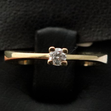 golden wedding ring with cubic zirconia