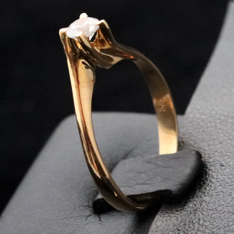 wedding ring gold with cubic zirconia