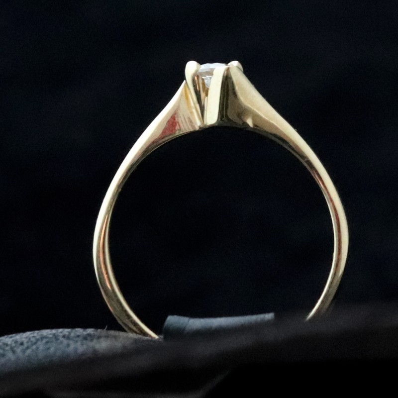 engagement ring gold with cubic zirconia