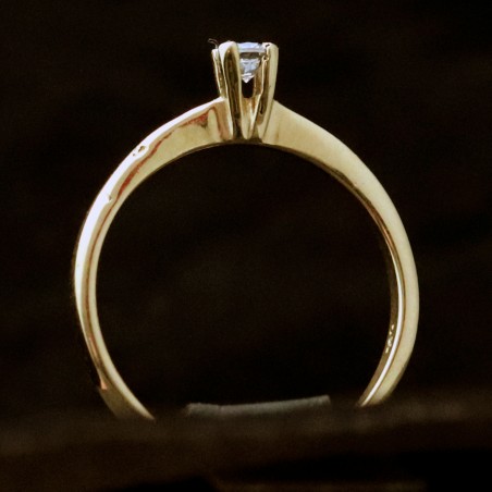 golden ring with cubic zirconia