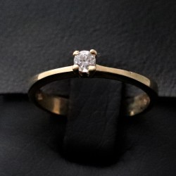 golden ring with cubic zirconia