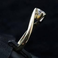 χρυσό δαχτυλιδι γυναικείο μονοπετρο με ζιρκόν 2