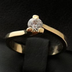 women ring in gold with cubic zirconia
