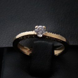 women ring in gold with cubic zirconia