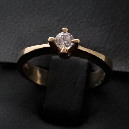 women ring in gold with cubic zirconia stone