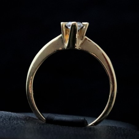 women ring in gold with cubic zirconia stone