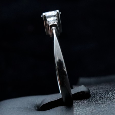 engagement ring in white gold with cubic zirconia