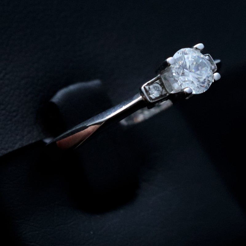 engagement ring in white gold with cubic zirconia