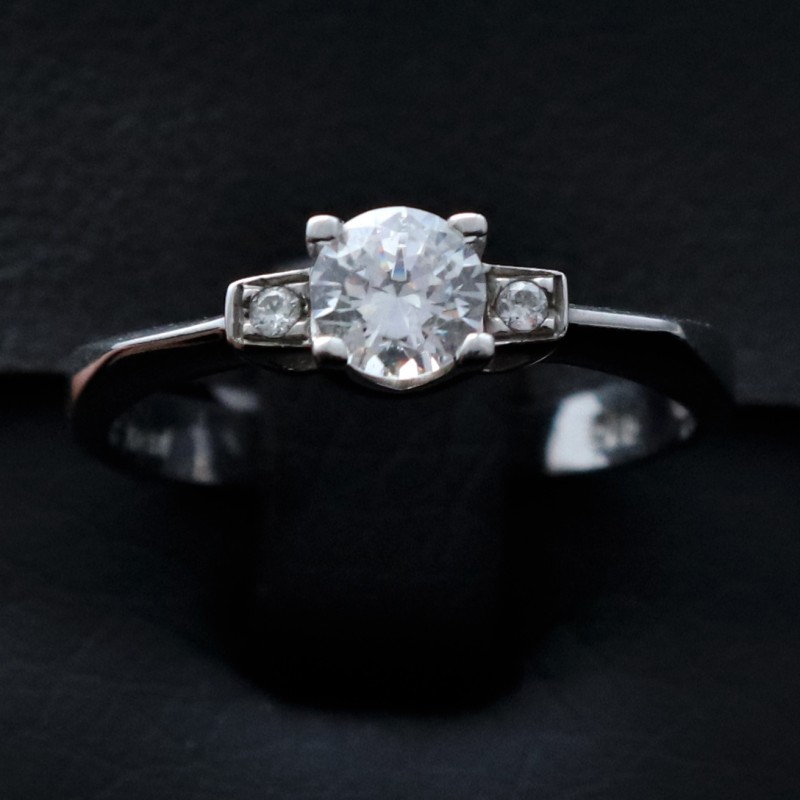 engagement ring in white gold with cubic zirconia