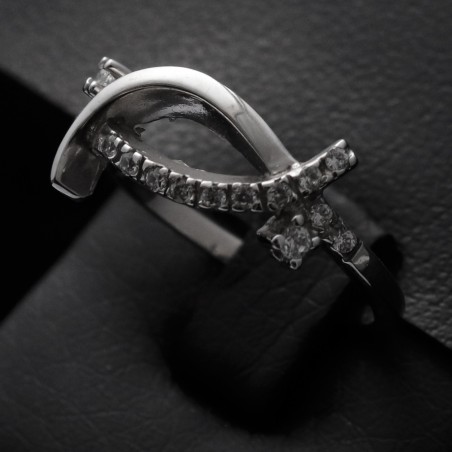 white gold ring with cubic zirconia stones