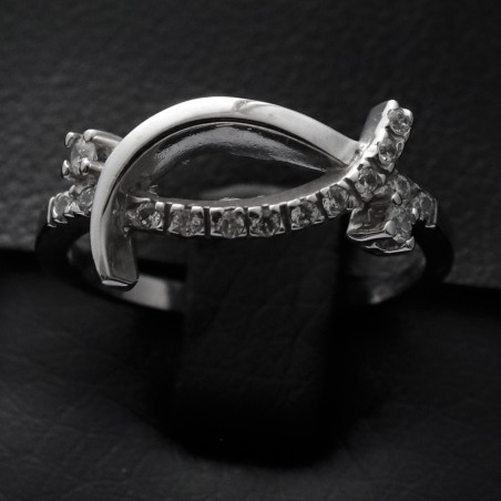 white gold ring with cubic zirconia stones