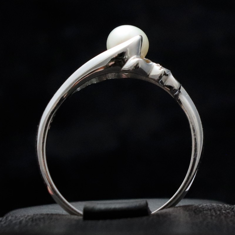 white gold women ring with cubic zirconia and...