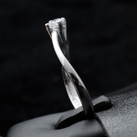 engagement ring white gold with cubic zirconia