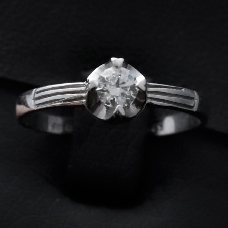 engagement ring white gold with cubic zirconia