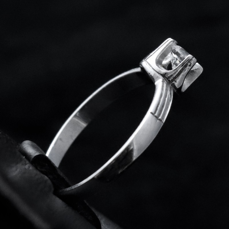 engagement ring white gold with cubic zirconia