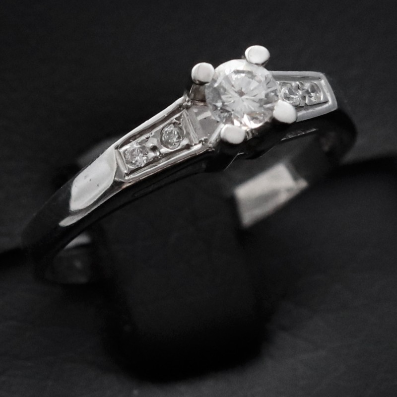 engagement ring white gold with cubic zirconia