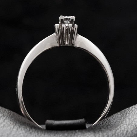 engagement ring white gold with cubic zirconia stone