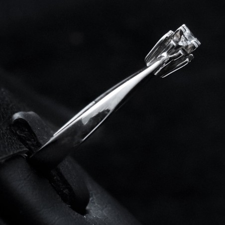 engagement ring white gold with cubic zirconia stone