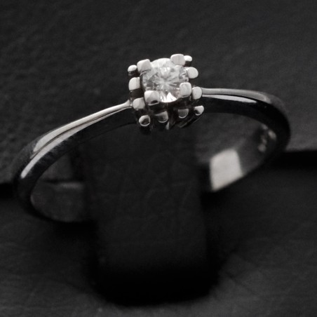 engagement ring white gold with cubic zirconia stone