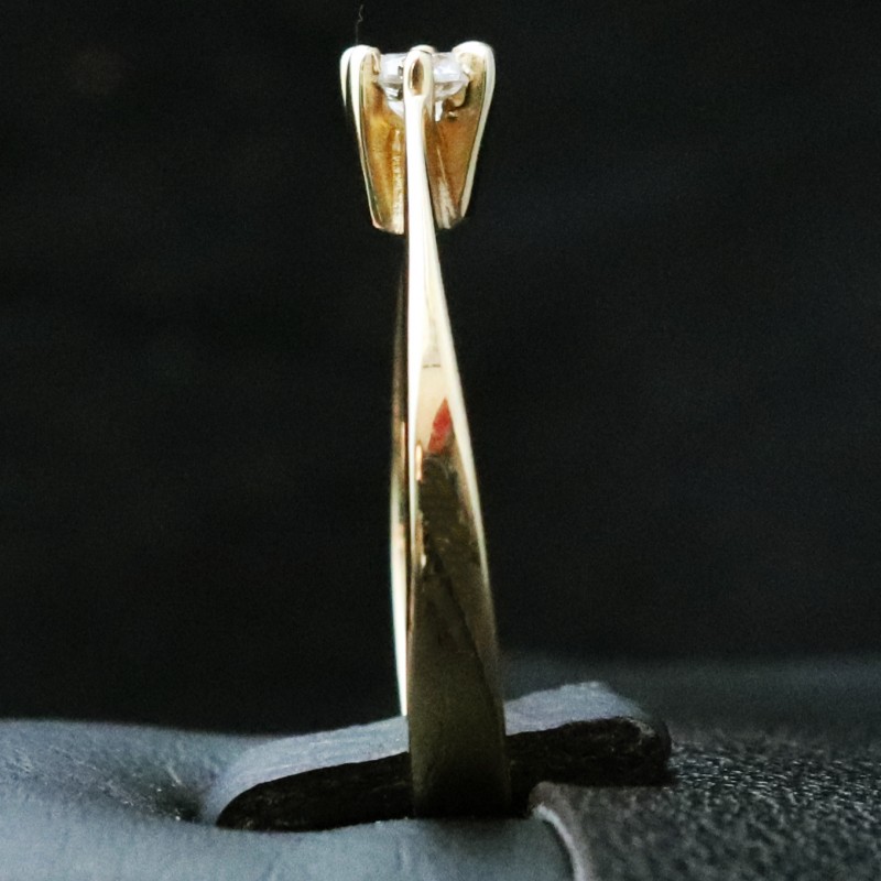 χρυσο μονοπετρο δαχτυλιδι με κεντρικο ζιρκον