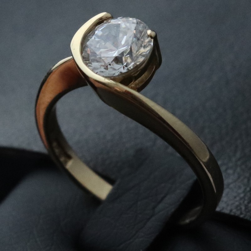 yellow gold ring with cubic zirconia stone