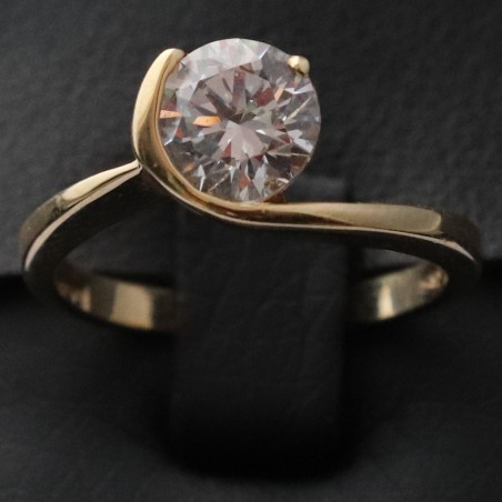 yellow gold ring with cubic zirconia stone