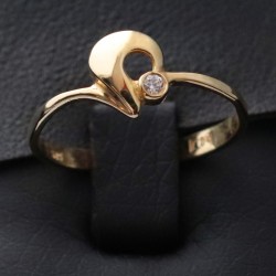 yellow gold woman ring with white cubic zirconia stone