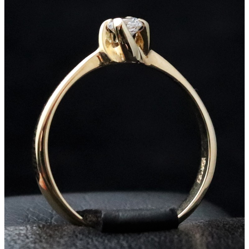 yellow gold engagement ring for women