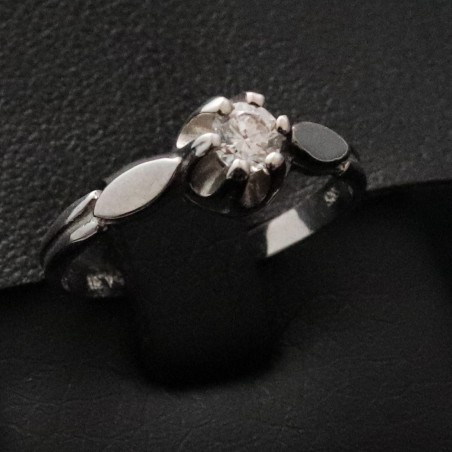 white gold ring with cubic zirconia classic binding