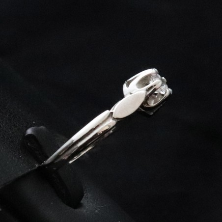 white gold ring with cubic zirconia classic binding