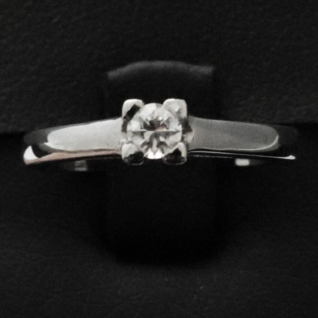 white gold ring with cubic zirconia stone