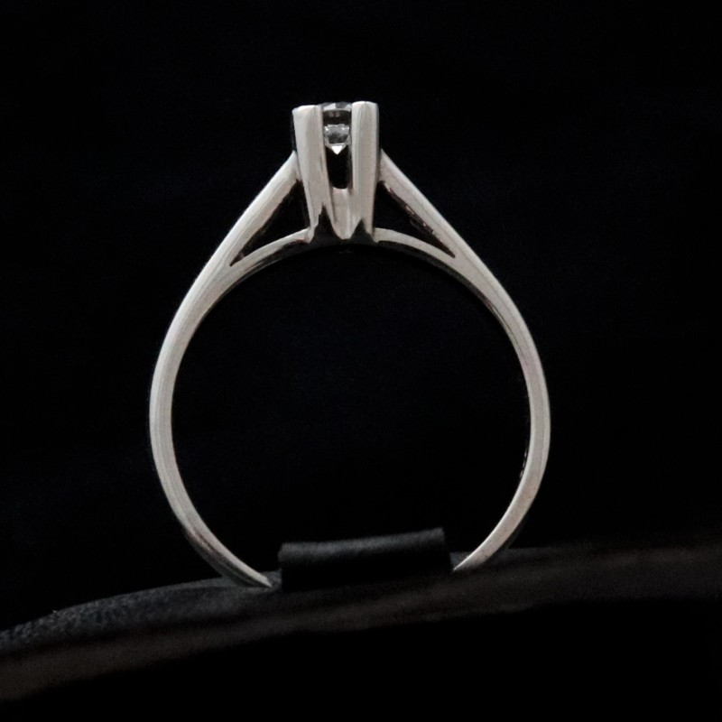 white gold ring with cubic zirconia stone